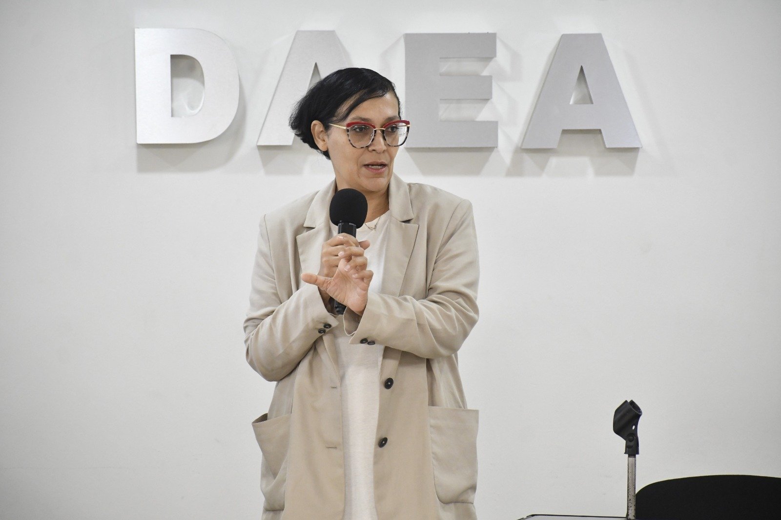 Maestra Irina con alumnos